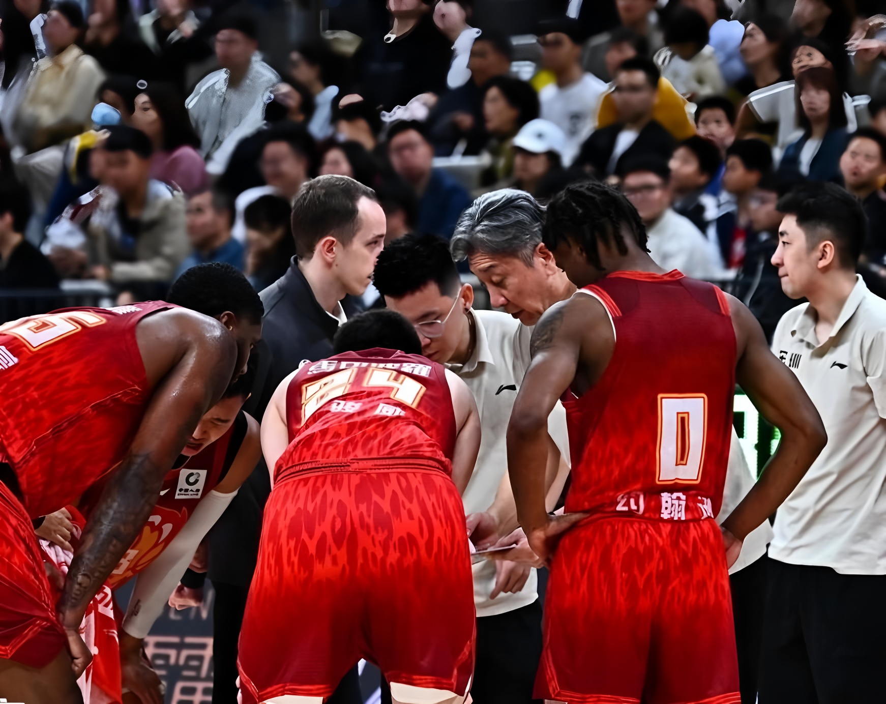 关于冲刺阶段广东宏远备战CBA常规赛清晨山东泰山备战亚冠，风云突变山东男篮清晨复出首秀瞬间刷屏的信息